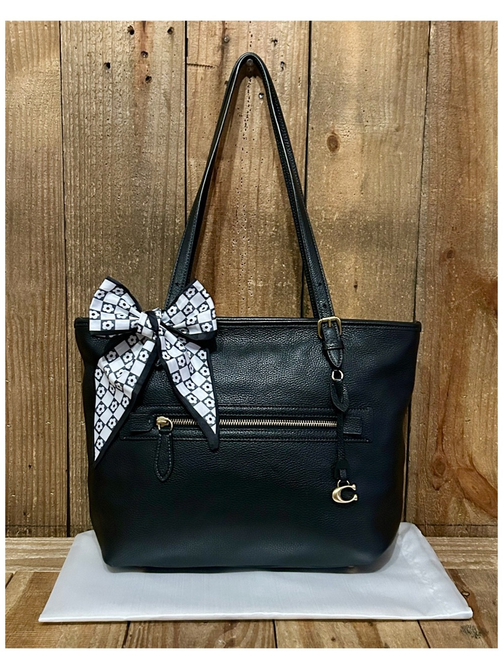 Coach. 5 Piece Set: Taylor Tote & Free Wristlet, Sunglasses, Scarf & Dust Bag. - Picture 8 of 16
